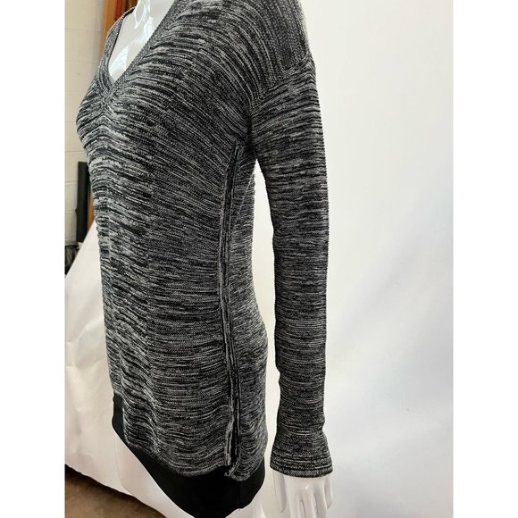Ellen Tracy Womens Pullover Sweater Black Gray Melange Long Sleeve V Neck S - Picture 3 of 12